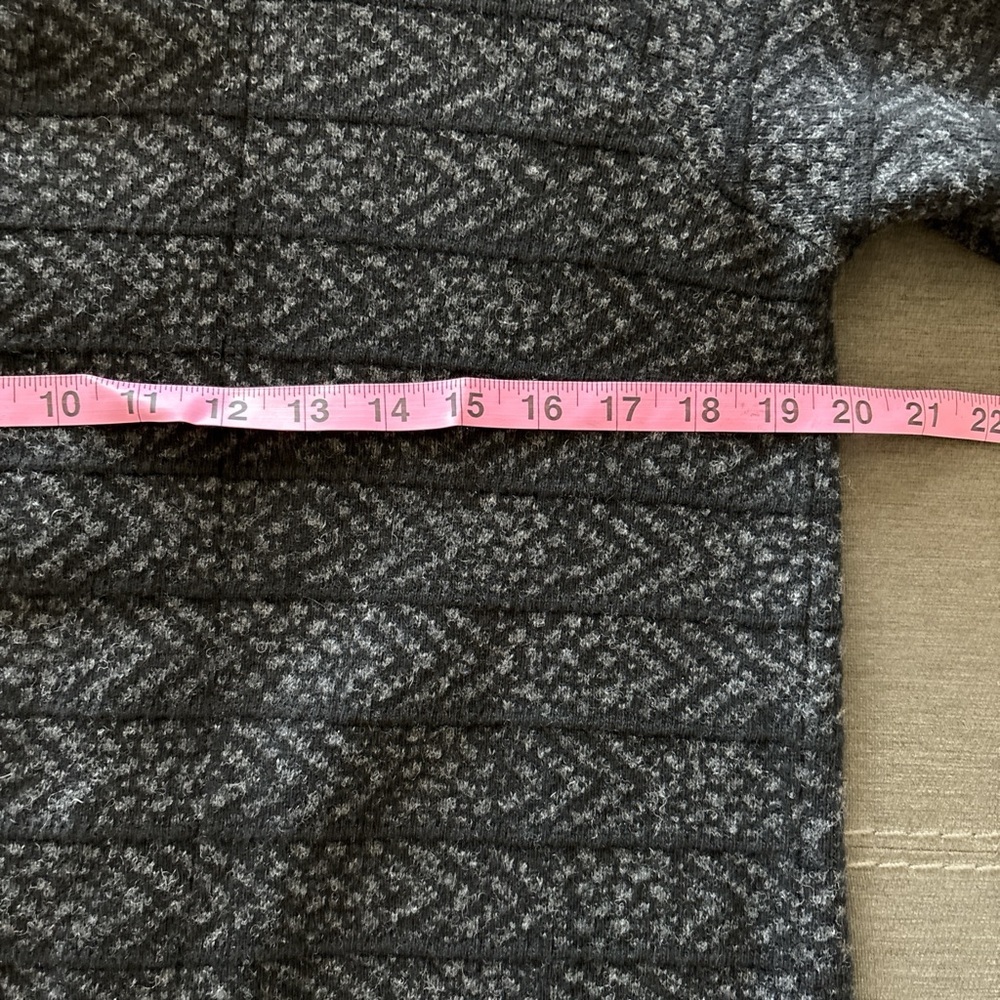 Chiaramente Elegant Textured Women's Cardigan. 70% wool. Made in Italy. - Picture 7 of 7